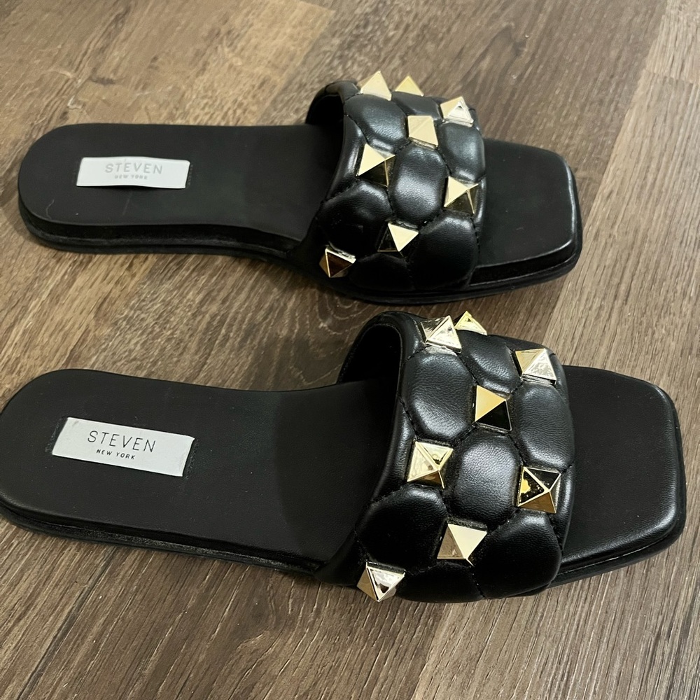 STEVEN New York Black and Gold Size 9